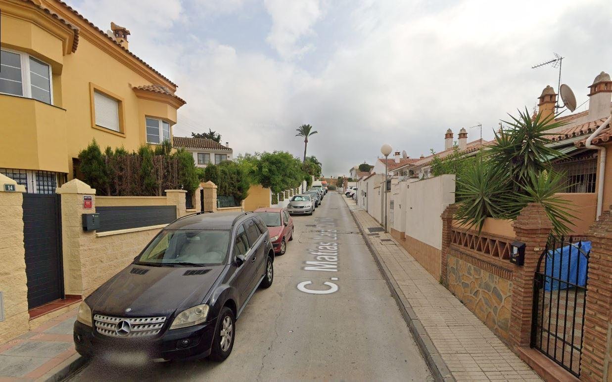 CHALET ADOSADADO EN LOS BOLICHES, FUENGIROLA