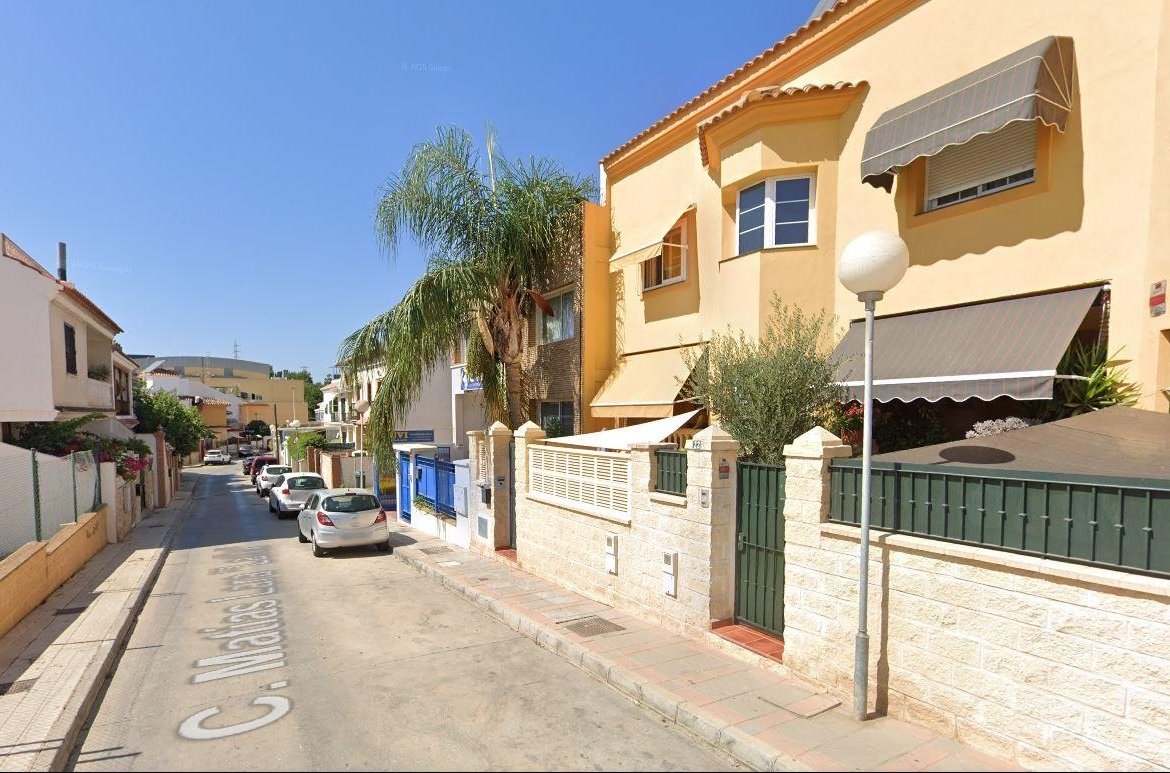 CHALET ADOSADADO EN LOS BOLICHES, FUENGIROLA