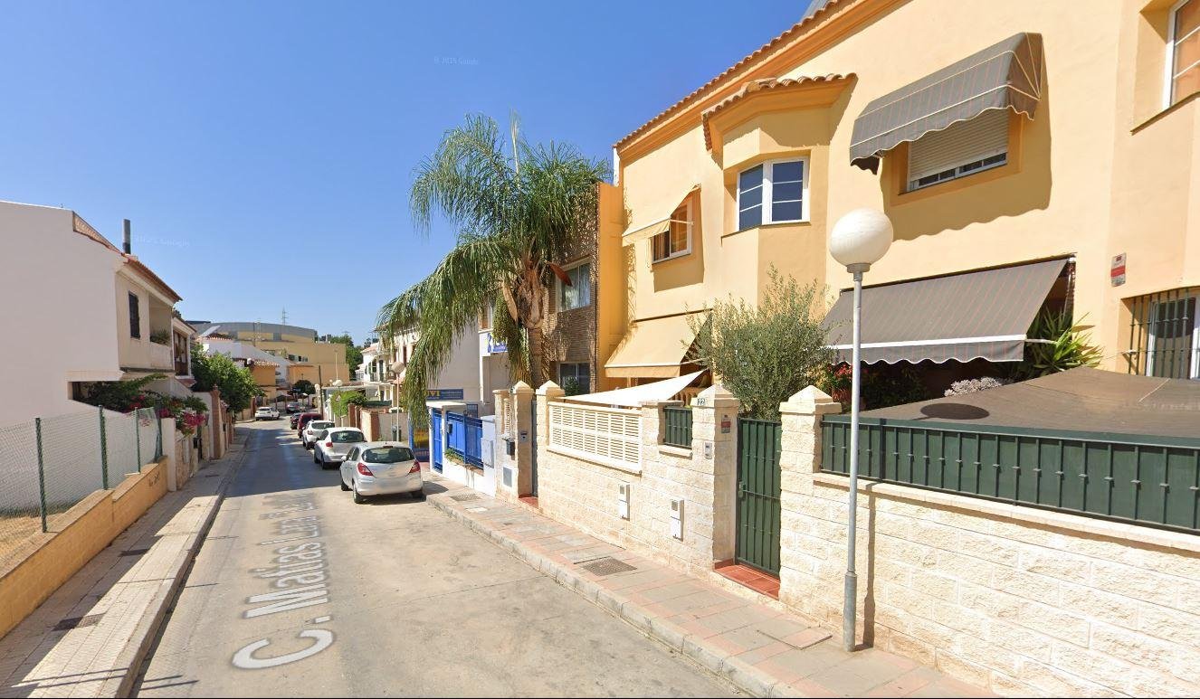 CHALET ADOSADADO EN LOS BOLICHES, FUENGIROLA