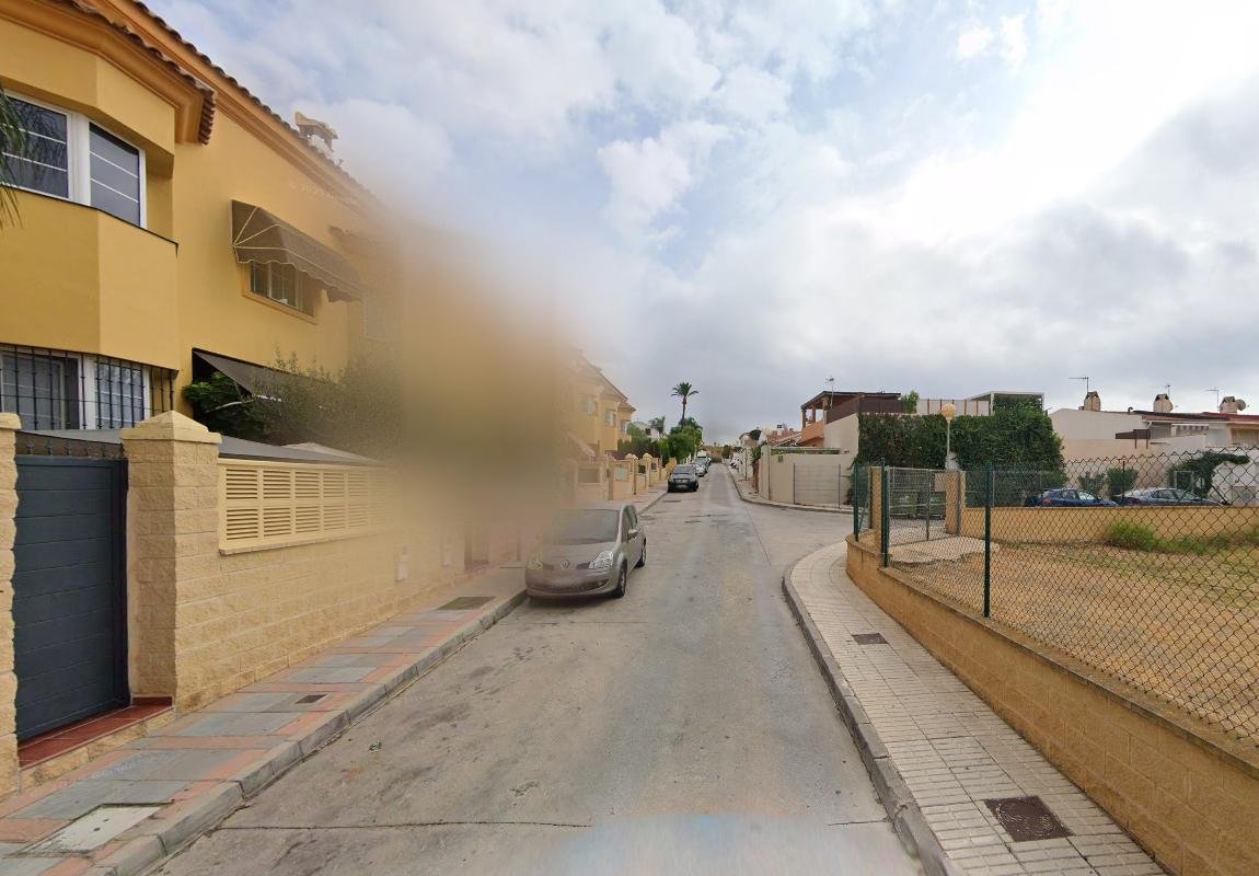 CHALET ADOSADADO EN LOS BOLICHES, FUENGIROLA